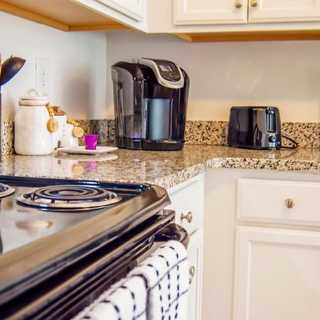 Cozy Condo, Minutes From Broadwy, Sleeps 5 Nashville Exteriör bild